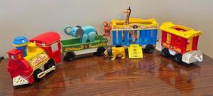lot 256R image: DR - Vintage Fisher-Price Circus Train with Animals