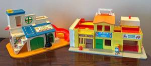lot 259R image: DR - Vintage Fisher-Price Sesame Street Clubhouse & Play Family Village Toys