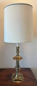 lot 296R image: LR - Beautiful Vintage Brass Table Lamp