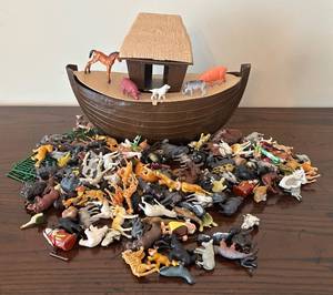 lot 414R image: BR - Noahs Ark Playset with Assorted Animal Figures