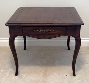 lot 420R image: BR - Gabberts Vintage Wooden Accent Table
