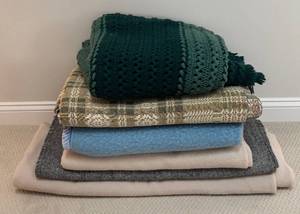 lot 441R image: BR - Blanket Assortment