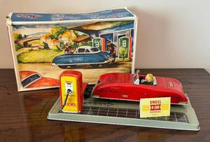 lot 458R image: LR - Vintage Wamoo Marseille Shell Gas Station Service Set