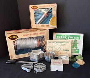 lot 511R image: K - Cooky-Pastry Press, Biscuit-Cutters, Cookie Cutters and More