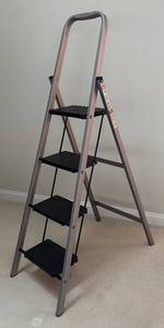 lot 513R image: K - Aluminum 4-Step A-Frame Step Ladder