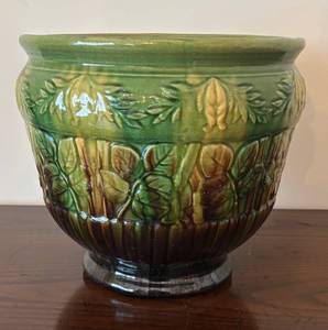 lot 514R image: Planter Pot - Green Glazed Ceramic with Leaf Motif