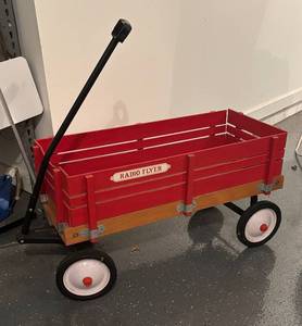 lot 518R image: G - Radio Flyer Pull Wagon