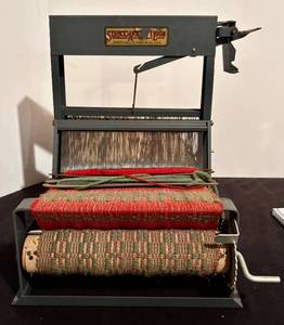 lot 70H image: LL - Antique 1920s Structo Art Loom - Vintage Table Loom by Structo Mfg Co., Freeport IL