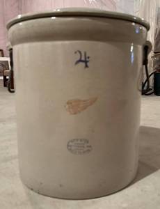 lot 74H image: LL - Vintage Red Wing Stoneware Crock No. 4 with Handles and Lid
