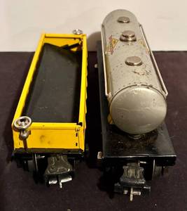 lot 146H image: LL - Vintage Lionel Lines Boxcar & Sunoco Oils Tank Car