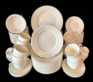 lot 346H image: K - Vintage Wedgwood Queens Ware Edme Dinnerware Set