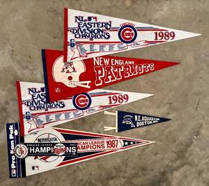 lot 400H image: LL - Team Pennants Lot - Patriots, 2 Cubs, Twins & New England Aquarium Boston - 30-Inch Banner