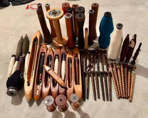 lot 426H image: Antique Wooden Weaving Shuttles, Bobbins & Spools Collection
