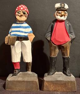 lot 485H image: LL - Thom Hannah Vintage Wood Carved Figurines - 7 in Sailor & Captain Pair