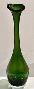 lot 486H image: LL - Vintage Emerald Green Glass Vase, 12 in Tall with Clear Base
