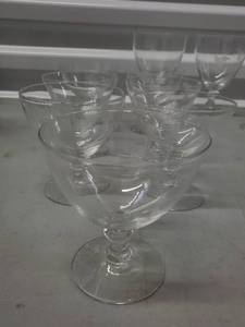 lot 4 image: 9-Piece Clear Glass Stemware Set - Wine Glasses