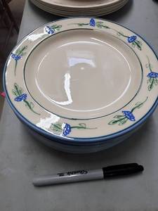 lot 6 image: Blue Floral Rim Cream Dinnerware Set