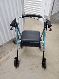 lot 15 image: Nova 4-Wheel Rollator Walker With Seat