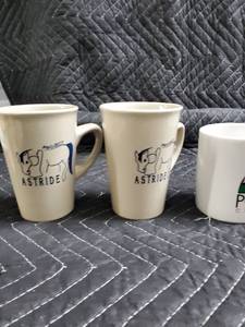 lot 34 image: Tom & Jerry Mugs Collection - Helen Pikes Peak Colorado Mug & More - Ceramic Cups