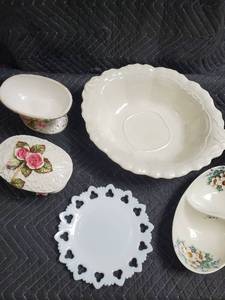 lot 37 image: White Floral Ceramic Dish Set - 5-Piece (Roses & Daisies)