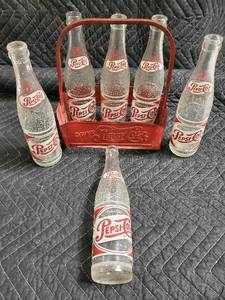 lot 39 image: Pepsi-Cola Sparkling Glass Bottles 10 oz - Vintage Soda Set with Red Carrier (Lot of 7)