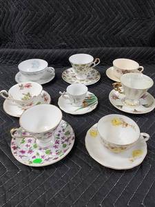 lot 49 image: Assorted Floral Teacups & Saucers - Porcelain Tea Set with Gold Trim