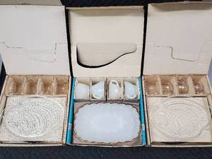 lot 62 image: Cosmopolitan 8-Piece Milk-White Classic Snack Set