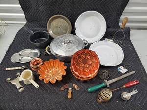 lot 63 image: Happy Home Vintage Bakeware & Enamelware Lot - Plates, Pans, Molds & Tools