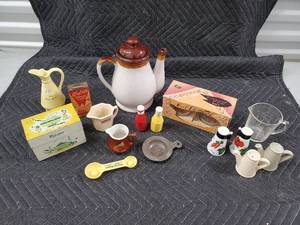 lot 66 image: Vintage Kitchenware Lot Maple Syrup Pitcher, Wylers Onion Flakes Tin, Salt & Pepper Shakers