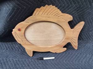 lot 72 image: Fish-Shaped Wooden Tray with Oval Inset - Decorative Wall Display