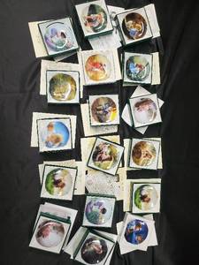 lot 73 image: Porcelain Plates - Boxed Child Scene Miniatures in Green Presentation Boxes