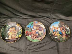 lot 86 image: Decorative Round Plates - Hand-Painted Rural Kids & Animals