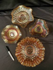 lot 91 image: 4-Piece Carnival Glass Bowl Set - Iridescent Ruffled Edges & Dot Pattern