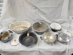 lot 110 image: Vintage Enamelware Kitchen Lot - Pans, Colanders, Lids, & Decorative Plate