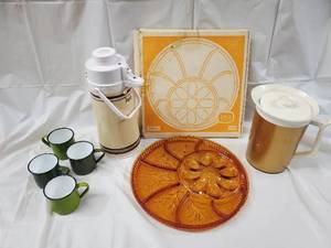 lot 117 image: Spirit Demi Pot Unbreakable - 7-Piece Kitchen Set with 4 Green Mugs, Amber Plate, Pitcher