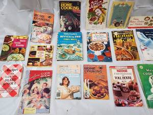 lot 138 image: Vintage Cook Books & Recipe Guides Lot - Betty Crocker, Knox Gelatine, Western, Common Sense