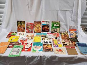 lot 152 image: General Foods Frances Lee Bartons Class in Home Baking Vintage Recipe Books & Pamphlets Lot