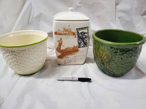 lot 160 image: Ceramic Planter Lot - 4 Decorative Pots & Lidded Canister Jar
