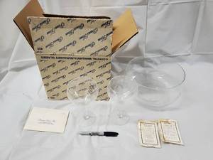 lot 162 image: Princess House Crystal Glassware Set - 2 Bowls & 8 Stemware