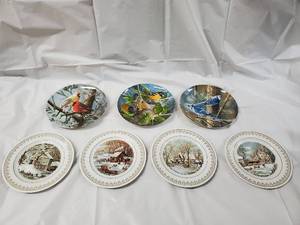 lot 163 image: Roy Thomas Collection 8-Piece Limited Edition Plates Set - Birds & Winter Scenes (Japan)