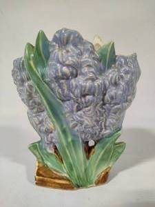 lot 4 image: McCoy Hyacinth Flower Vase