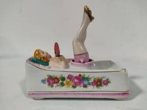 lot 6 image: Naughty Nodder Vintage Ashtray