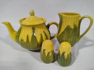 lot 20 image: Shawnee Pottery - Corn King Tea Pot wLid, Creamer & Small Salt & Pepper Shaker Set