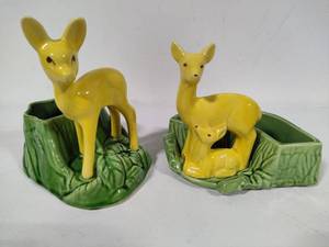 lot 37 image: Shawnee Pottery - Yellow Fawn Planters