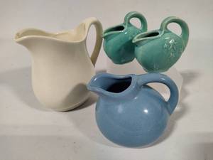lot 61 image: Set of Small Vintage Pitchers - Includes Shawnee
