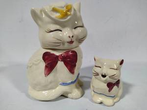 lot 56 image: Shawnee Pottery - Puss N Boots Cookie Jar & Creamer
