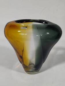 lot 100 image: Hand Blown Art Glass Vase