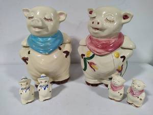 lot 105 image: Shawnee Pottery - Smiley Pig Cookie Jars & Salt & Pepper Shakers