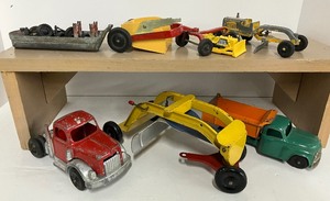 lot 68 image: Vintage Metal Vehicles Toys Lot Trucks Hubley, Matchbox