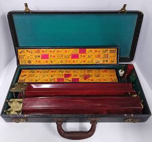 lot 78 image: Mahjong Game Vintage Antique Bakelite Butterscotch Set with Case